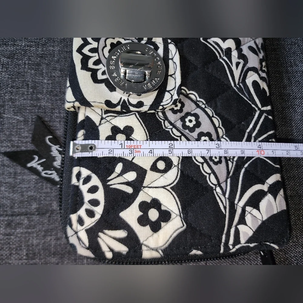 Preowned Vera Bradley black and white kisslock‎ wallet - Picture 4 of 14